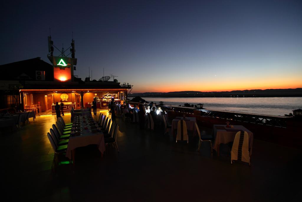 Ayarwaddy River View Hotel Mandalay Exteriér fotografie