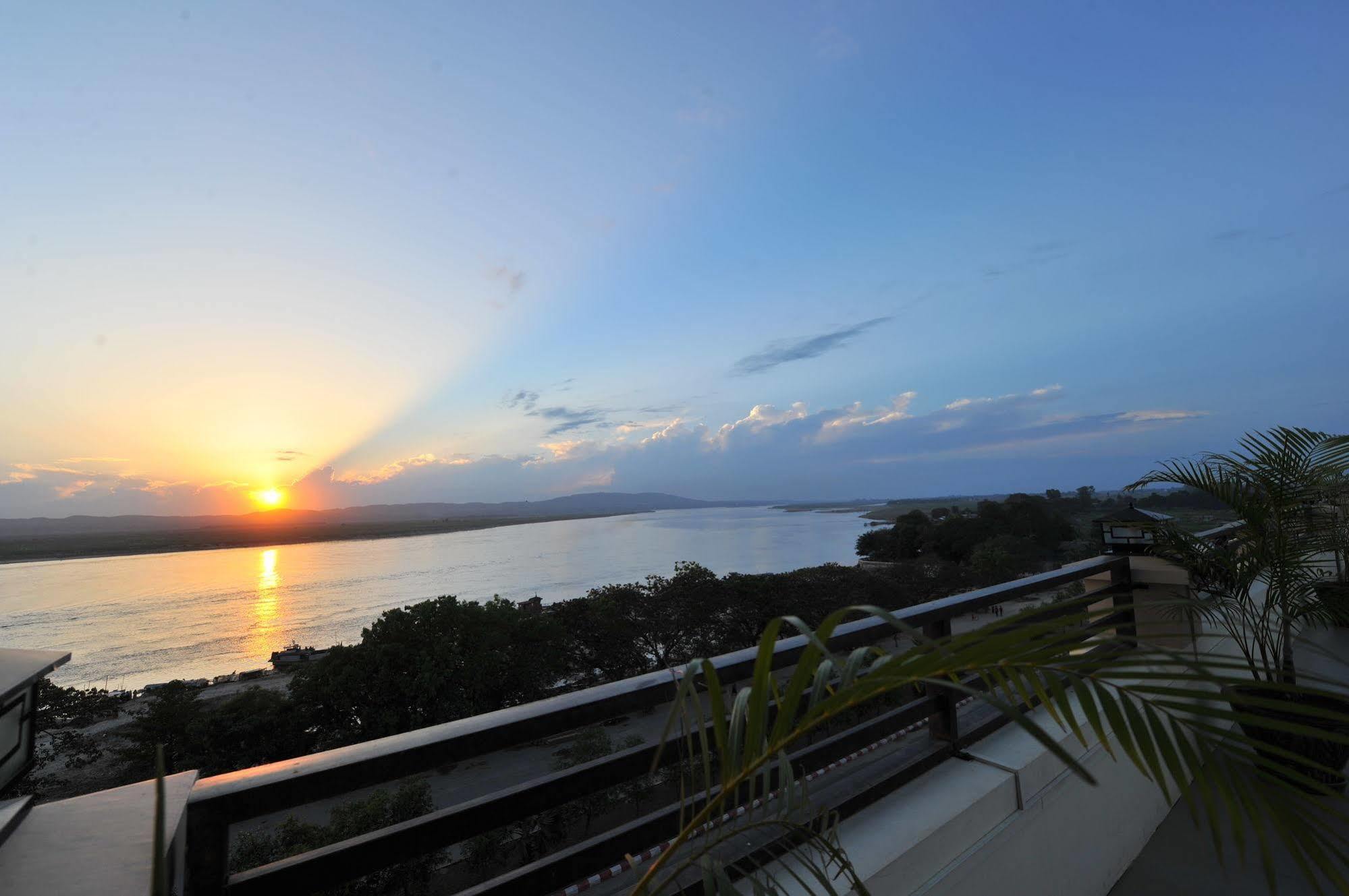 Ayarwaddy River View Hotel Mandalay Exteriér fotografie